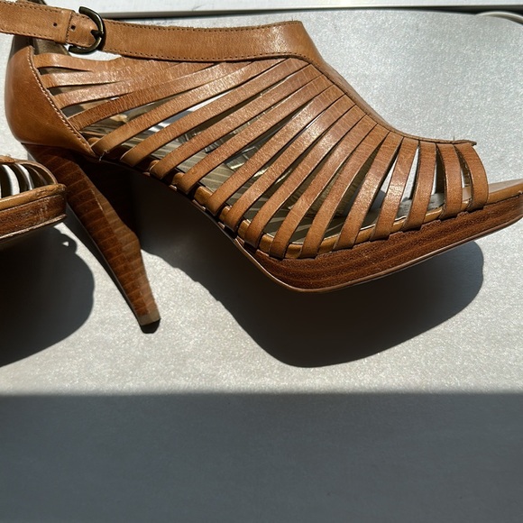 Very comfortable platform sandals. Nice tan leather. - Picture 2 of 9